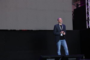 Gennaro Mancini dal palco dell'ex Base Nato di Napoli per SEOxAI