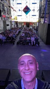 il tradizionale selfie di Ivano Di Biasi a fine evento, con sala ancora piena